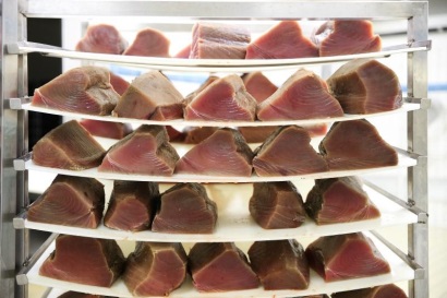 Giá philê cá ngừ vây vàng hấp chín tại Italy ở mức cao