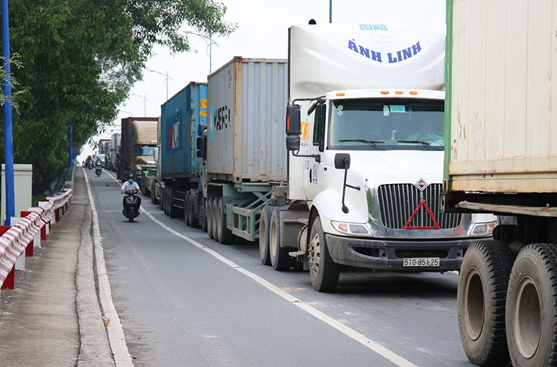 Hàng thủy sản ách tắc chờ “giấy PCR” âm tính COVID-19