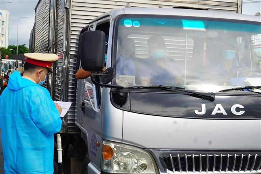 Từ 0h 3072021, không kiểm tra xe đã có mã QR tại các chốt trên cả nước