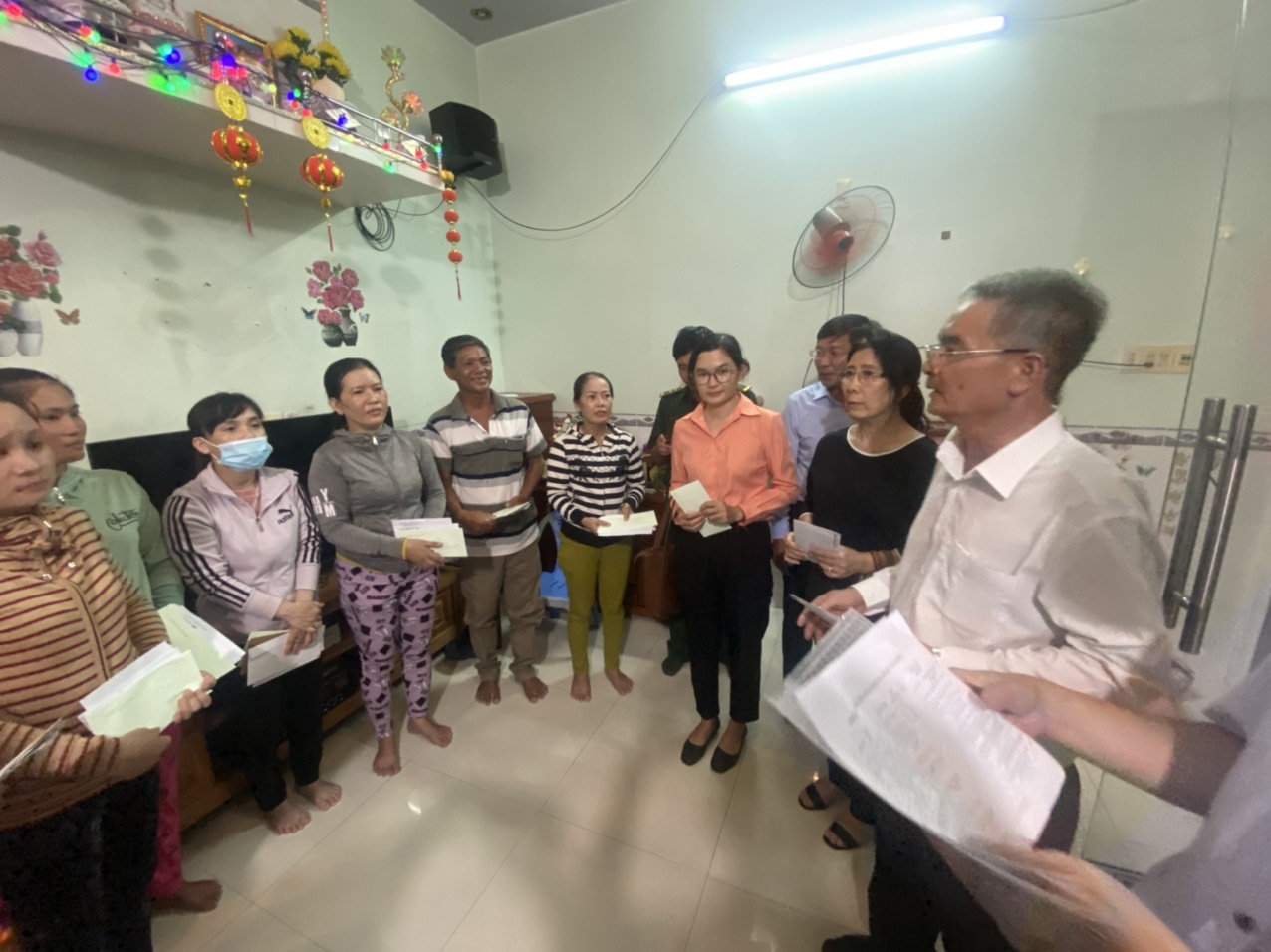 VASEP cùng đoàn Bộ trưởng Bộ NN và PTNT thăm và hỗ trợ các gia đình vụ chìm tàu cá Bình Thuận
