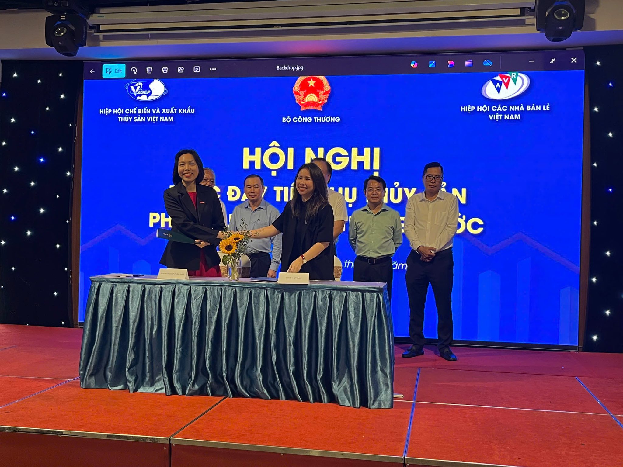 Đẩy mạnh tiêu thụ thủy sản nội địa Kết nối cung – cầu khai thác thị trường 100 triệu dân