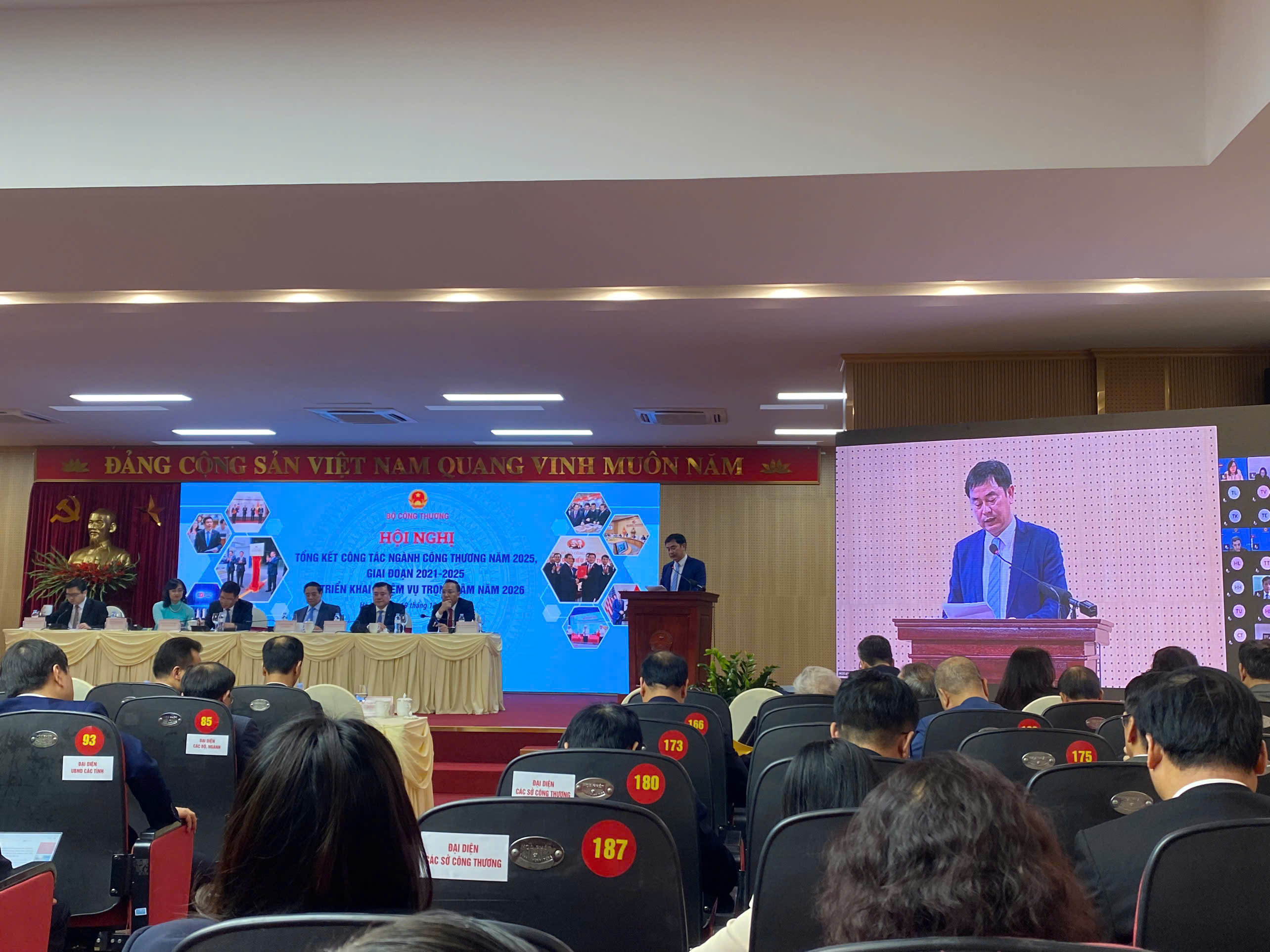 Vai trò điều hành và hỗ trợ của Bộ Công Thương đối với tăng trưởng xuất khẩu thủy sản Việt Nam năm 2025