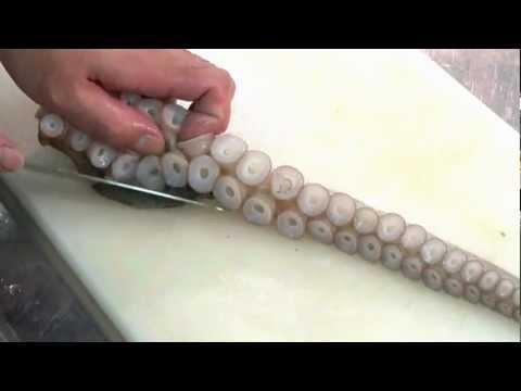 Giá bán lẻ bạch tuộc hấp tại Tokyo và Osaka giảm