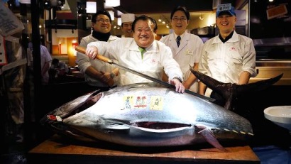 Cá ngừ vây xanh khổng lồ giá 14,3 tỷ đồng