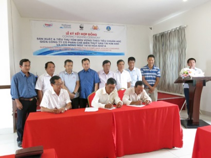 Ký liên kết tiêu thụ và sản xuất tôm theo tiêu chuẩn quốc tế ASC