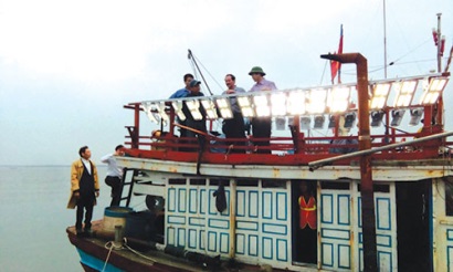 Tiết kiệm từ mô hình ‘Trang bị đèn Led trên tàu khai thác hải sản xa bờ’