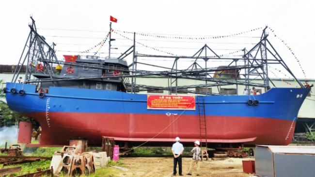 Hỗ trợ ngư dân bám biển và chuyển đổi nghề phù hợp