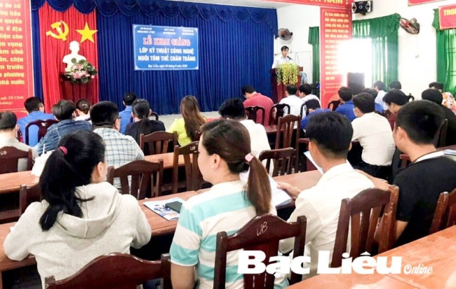 Khai giảng lớp Kỹ thuật công nghệ nuôi tôm thẻ chân trắng