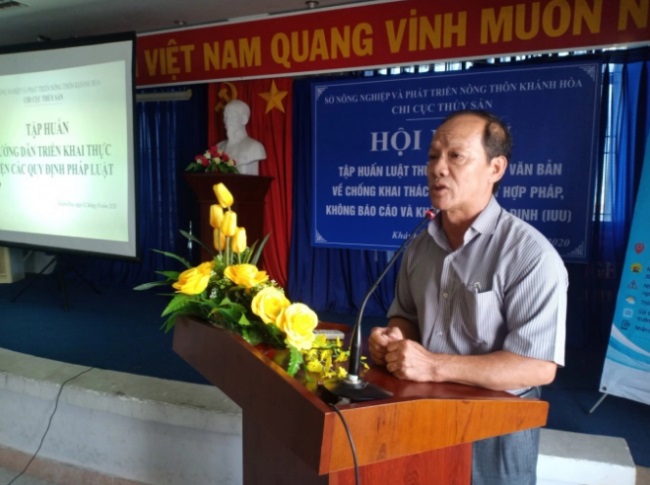 Hàng trăm chủ tàu cá được tập huấn chống khai thác hải sản bất hợp pháp