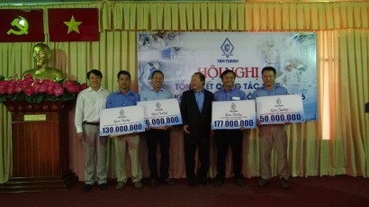 Tân Thanh Container Tổ chức tổng kết cuối năm và tôn vinh những tập thể, cá nhân có thành tích xuất sắc