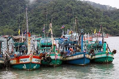 Thái Lan phá hủy tàu khai thác IUU 