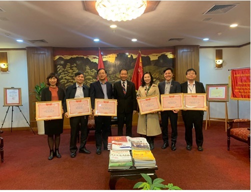 VCCI trao bằng khen cho VASEP vì đã có những đóng góp tích cực trong quá trình xây dựng Bộ Luật Lao động sửa đổi 2019